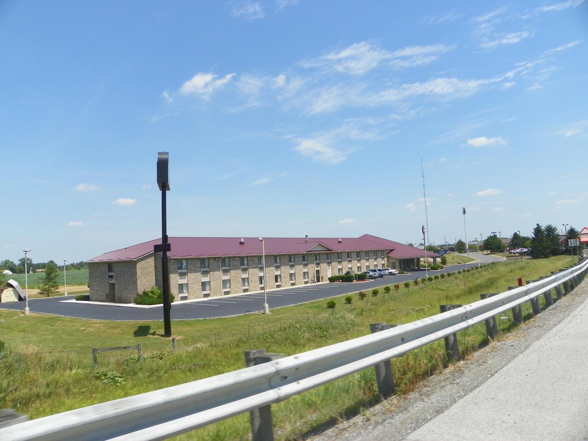 Royalton Inn & Suites Upper Sandusky Εξωτερικό φωτογραφία