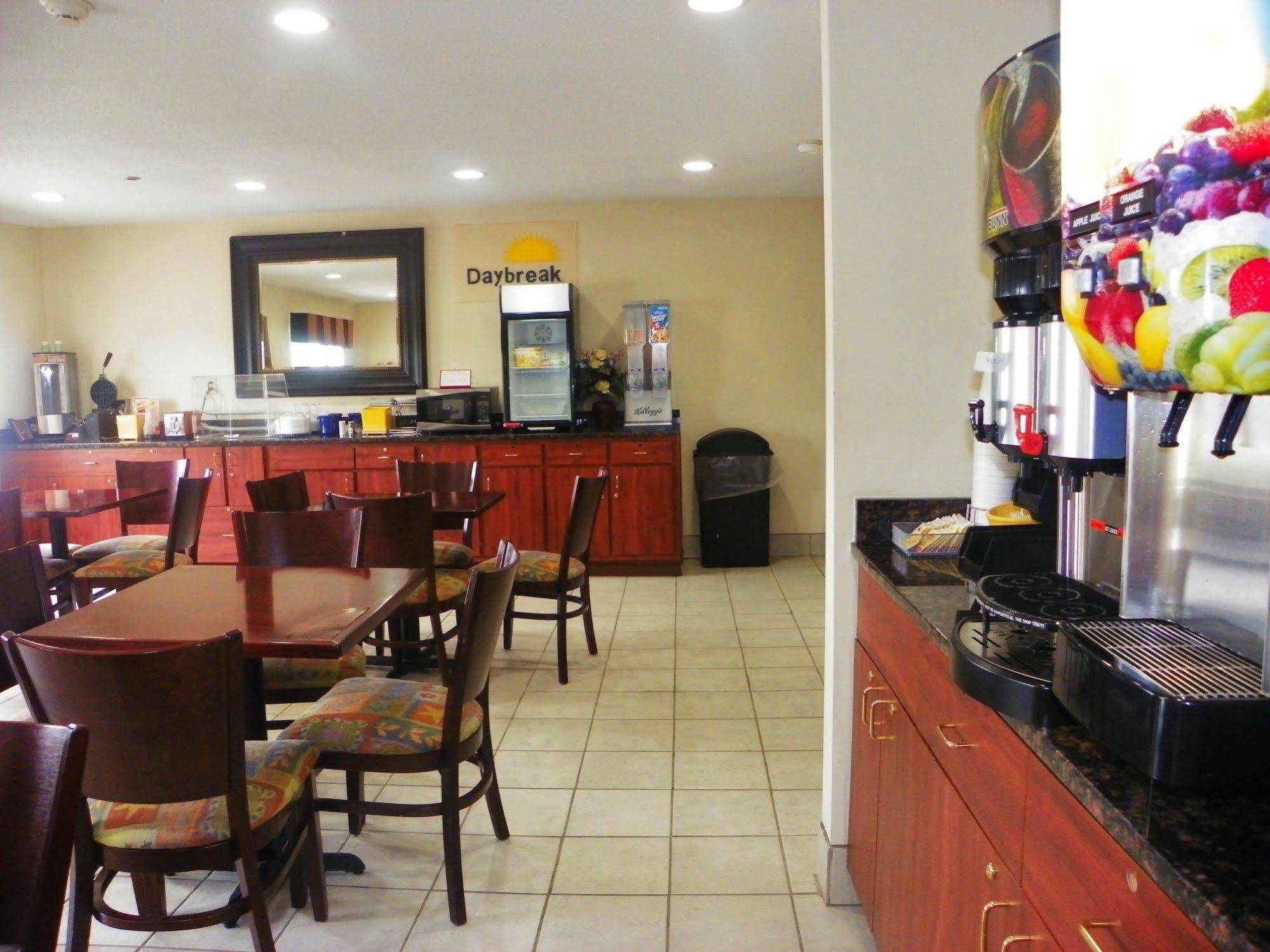 Royalton Inn & Suites Upper Sandusky Εξωτερικό φωτογραφία