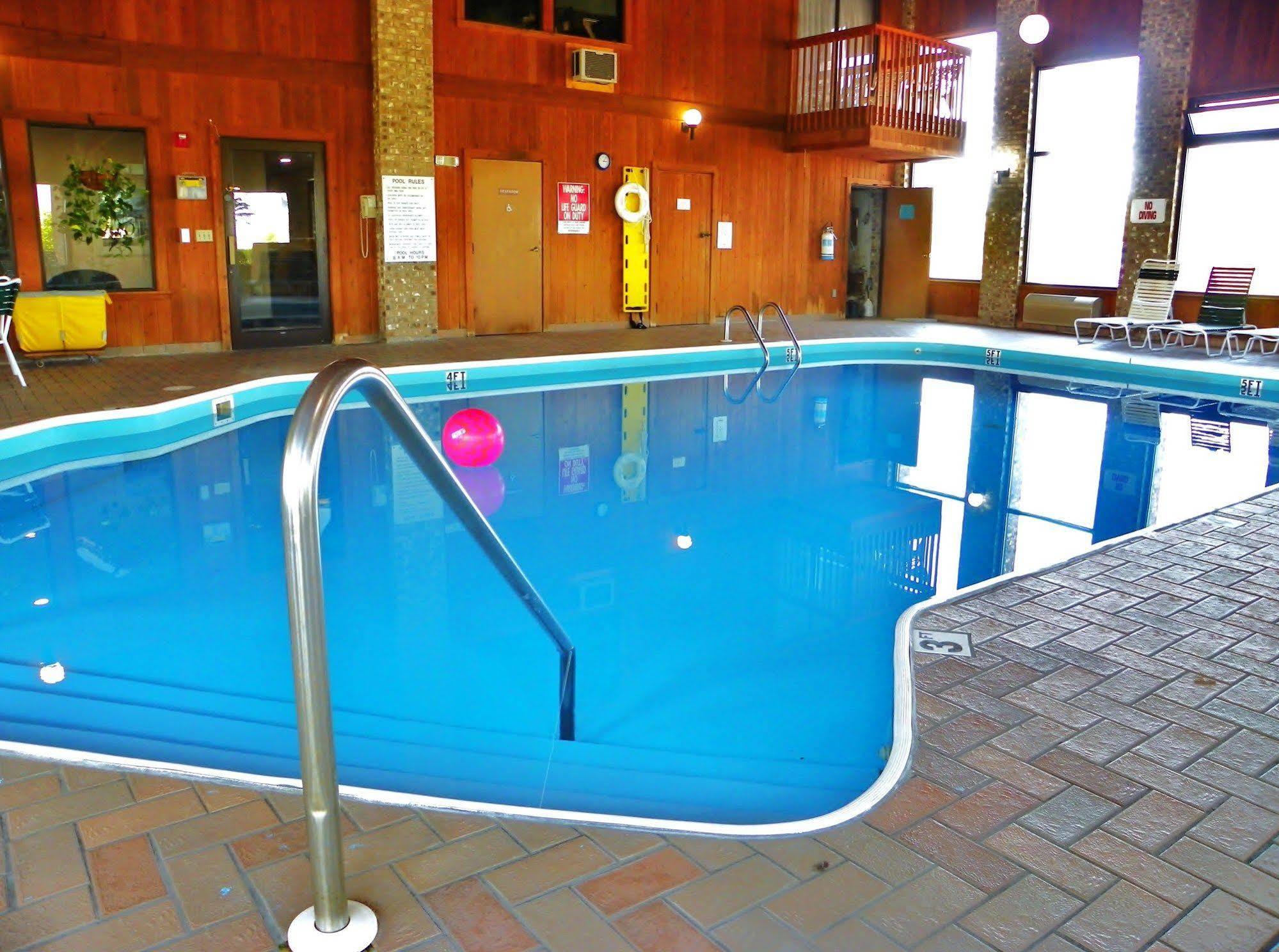 Royalton Inn & Suites Upper Sandusky Εξωτερικό φωτογραφία